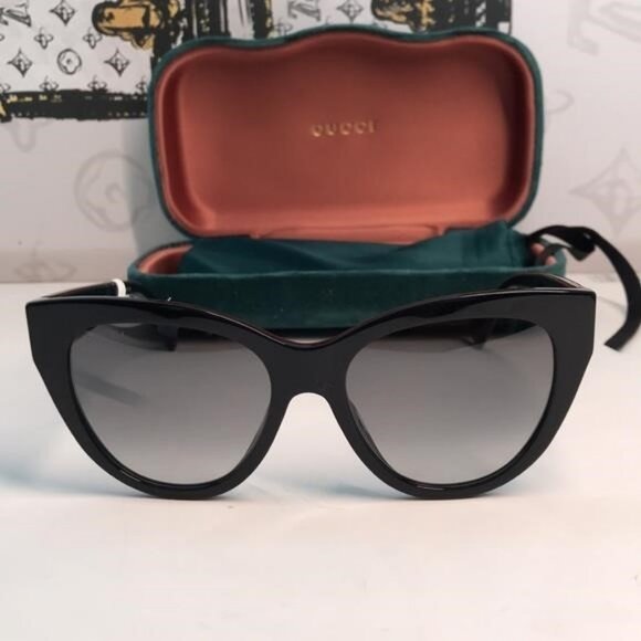 New ✨ Authentic Gucci GG0460S 001 Cat-Eye Sunglasses – Black Frame with Grey Gra - Picture 4 of 10